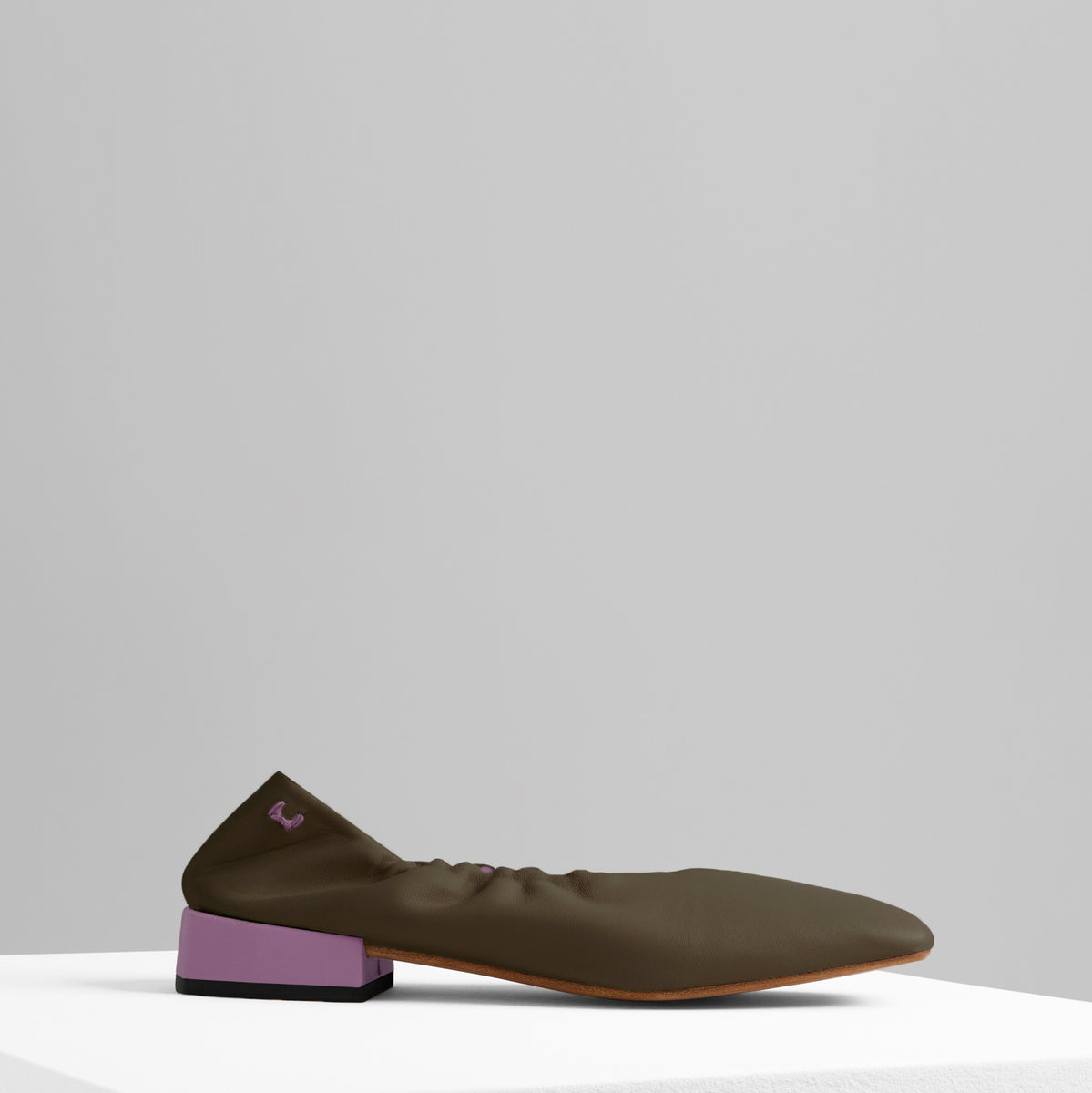 Load image into Gallery viewer, Gio Flats in Verde Violetta