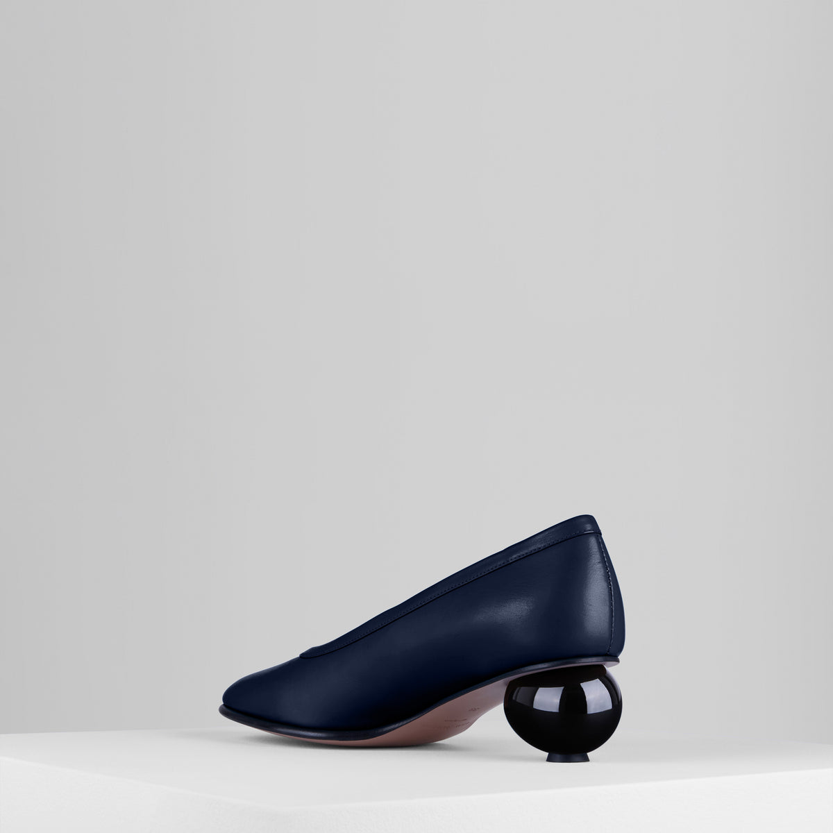 Carica l&#39;immagine nel visualizzatore di Gallery, Egg Pumps in Midnight