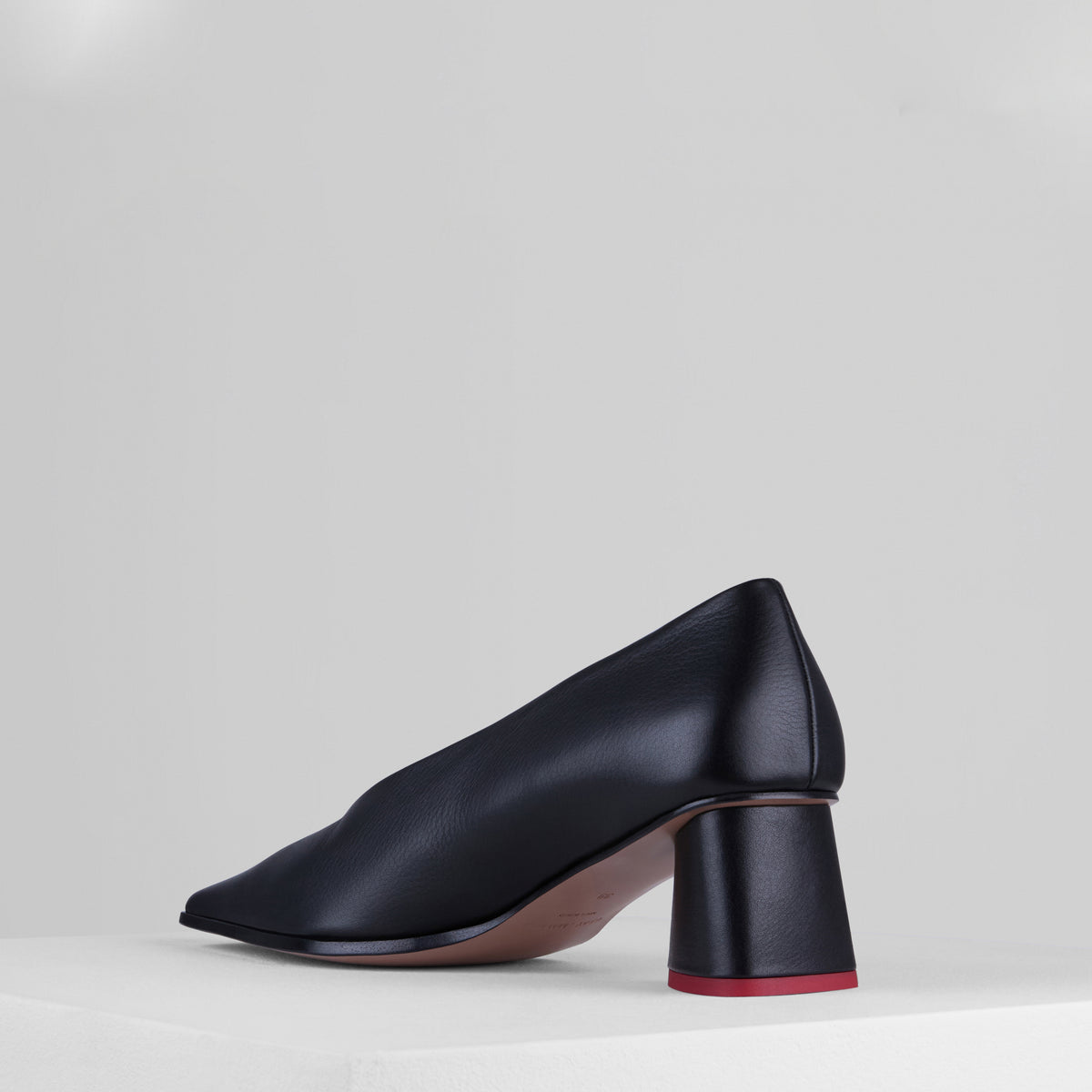 将图片加载到图库查看器，Spacco Pumps in Nero